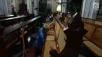 Samin (72) merajut anyaman kursi rotan ibadah umat Kristen di Gereja Katedral, Jakarta, Rabu (27/3) Bilau kerap melakukan perawatan kursi-kursi Katedral yang terbuat dari kayu Jati dengan anyaman rotan. Sudah 8 tahun untuk memberikan kenyamanan untuk bisa beribadah dengan baik. (merdeka.com/Imam Buh