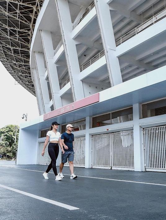 Semakin semangat deh kalau melakukannya bersama pasangan. (FOTO: instagram.com/p/Ci_keTwhIYL/)