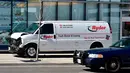 Kondisi sebuah van setelah menabrak para pejalan kaki di pinggiran utara Toronto, Kanada, Senin (23/4). Van putih itu dikabarkan merupakan mobil sewaan dan hal ini dikonfirmasi Van Rental Company Ryder System Inc. (Frank Gunn/The Canadian Press via AP)