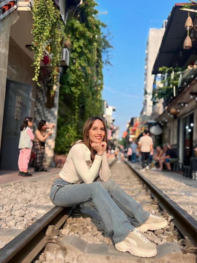 8 Potret Liburan Cinta Laura di Vietnam, Pamer Kemesraan dengan Arya Vasco