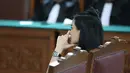 Terdakwa kasus pemerasan dan Tindak Pidana Pencucian Uang (TPPU), Nikita Mirzani saat mengikuti sidang pembacaan putusan di Pengadilan Negeri Jakarta Selatan, Selasa (28/10/2025). (Kapanlagi.com/Budy Santoso)