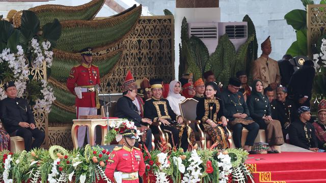 Momen Keakraban Presiden Joko Widodo (Jokowi) bersama dengan presiden terpilih 2024-2029 Prabowo Subianto saat upacara HUT ke-79 RI di IKN.