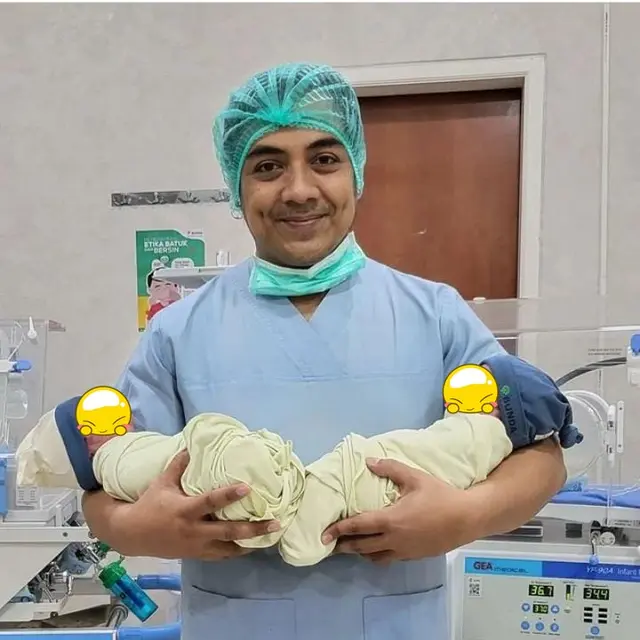8 Tahun Menanti, Ini 6 Potret Indri Giana Istri Ustaz Riza Melahirkan Anak Kembar