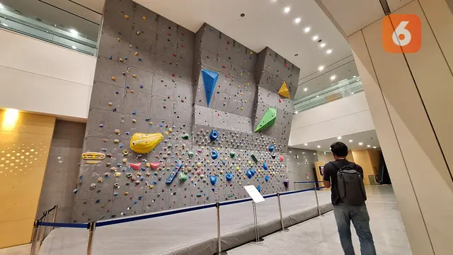 Fasilitas tempat panjat tebing di dalam kantor pusat Samsung (Liputan6.com/Giovani Dio Prasasti)