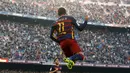 Pemain Barcelona Neymar  melakukan selebrasi usai mencetak gol saat melawan Villarreal pada lanjutan La Liga Spanyol di Stadion Camp Nou, Barcelona, Spanyol, MInggu (8/11/2015). (REUTERS/Albert Gea)