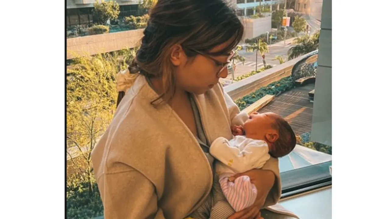 6 Potret Nikita Willy Usai Seminggu Melahirkan, Wajah dan Penampilan Curi Perhatian