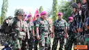 Citizen6, Surabaya: Komandan Pasmar-1 Brigadir Jenderal TNI (Mar) R. Gatot Suprapto melaksanakan inspeksi personel dan material Pasrat di Kesatrian Marinir Supraptono, Semarung, Surabaya, Kamis (18/10). (Pengirim: Diyat Akmal Thahar).