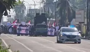Massa Aksi Dukung MBG di Tuban Diangkut Dump Truk dan Pikap tanpa Penindakan