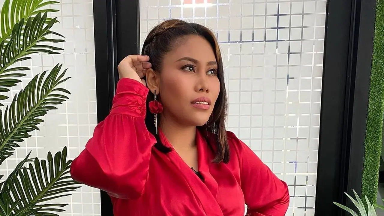 6 Potret Baby Bump Evi Masamba di Kehamilan Kedua, Aura Bumil Kian Terpancar