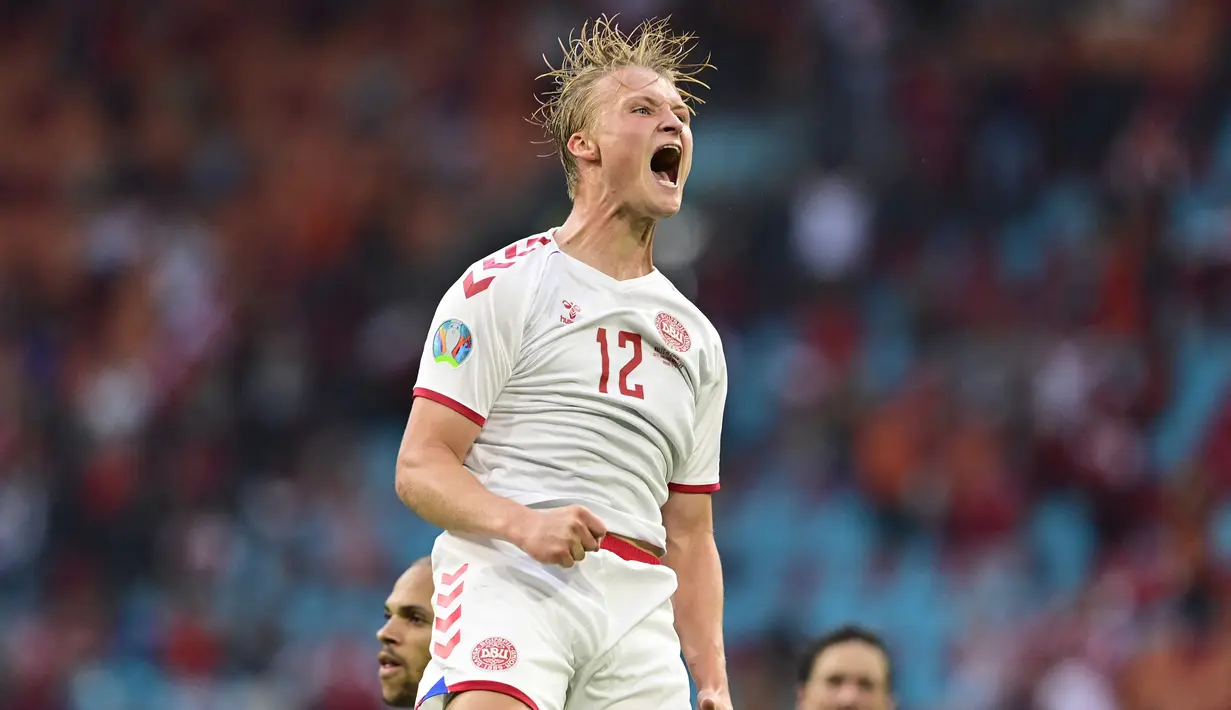 Kasper Dolberg - Bomber berusia 23 tahun ini tampil moncer dan berperan besar membawa Tim Dinamit melangkah jauh di Piala Eropa 2020. Total tiga gol ia sarangkan ke gawang lawan di sepanjang Euro 2020. (Foto: AFP/Olaf Kraak)
