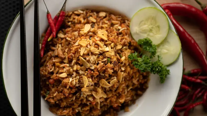 Anti Mainstream! Begini Cara Bikin Nasi Goreng Bumbu Rawon di Rumah - Cover