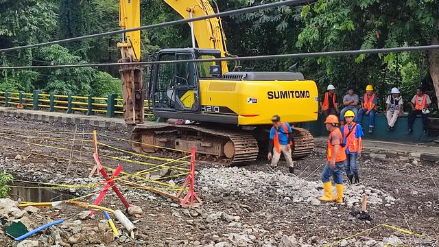 Jalan Otista Ditutup, Pedagang Menjerit