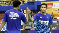 Pasangan Mohammad Ahsan/Angga Pratama juga berhasil menyumbangkan angka pada final Kejuaraan Bulutangkis Beregu Asia 2018 kontra China, di Alor Setar, Minggu (11/2/2018). (PBSI)