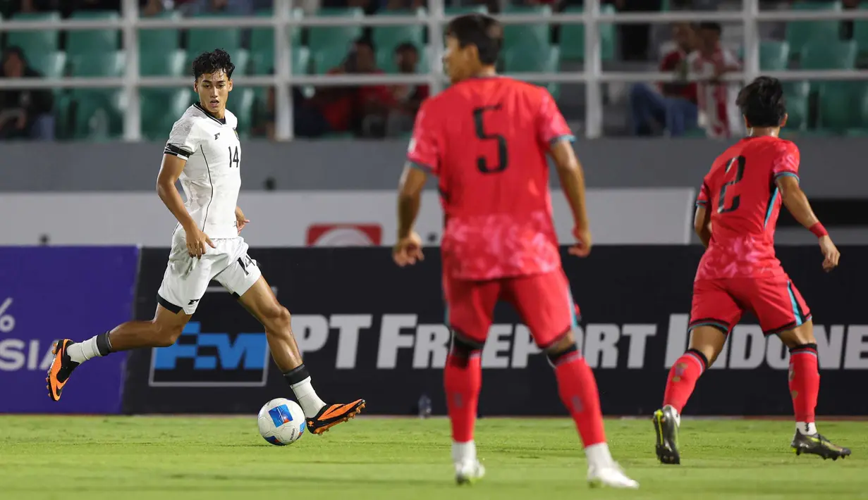 Hasil minor ini membuat Indonesia tertahan di posisi kedua klasemen akhir dengan koleksi empat poin sekaligus memupus impian tampil di Piala Asia U23 2026 yang digelar di Arab Saudi pada Januari mendatang. (Bola.com/Abdul Aziz)