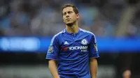 Salah satu ekspresi gelandang Chelsea Eden Hazard, pada laga Premier League melawan Manchester City, di Etihad Stadium, Manchester, 16 Agustus 2015. Laga itu berakhir 3-0 untuk City. (EPA/FACUNDO ARRIZABALAGA)