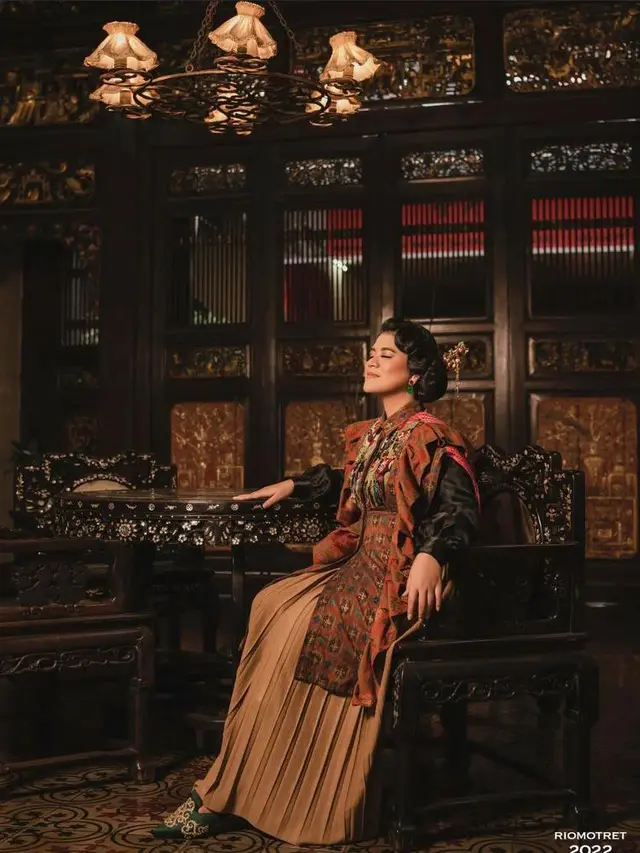 7 Tampilan Paripurna Kahiyang Ayu dengan Busana Mewah di Pemotretan Terbaru