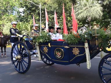 Suasana prosesi Kirab Bendera Pusaka dan Teks Proklamasi dari kawasan Monumen nasional (Monas), Jakarta, Minggu (17/8/2025). (KapanLagi.com/Budy Santoso)