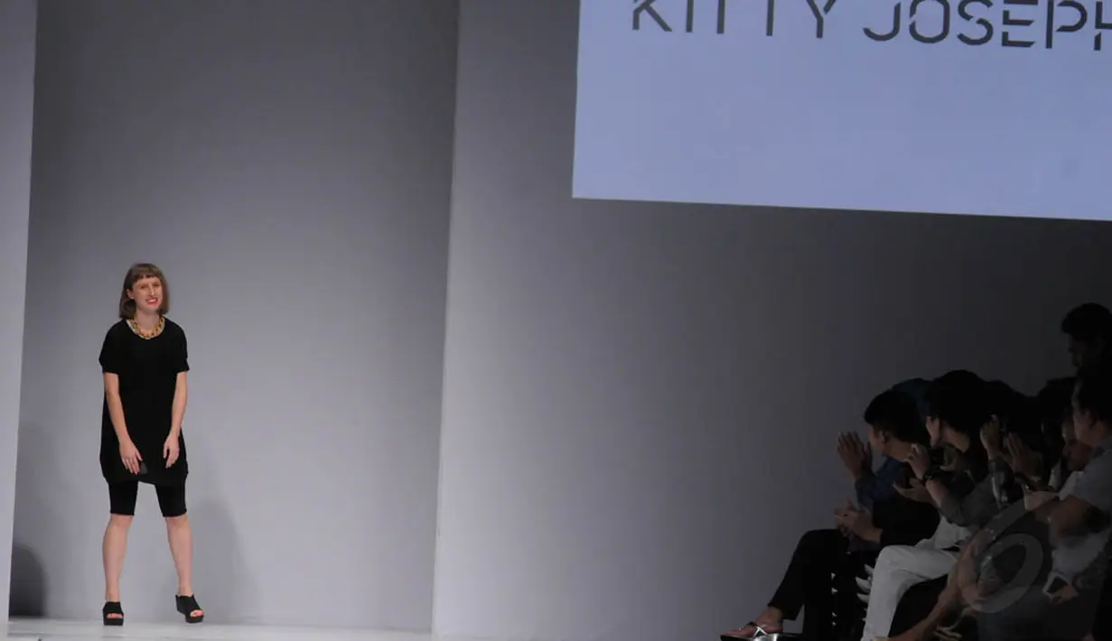 Kitty Joseph adalah desainer asal Inggris yang karya-karyanya sudah tampil di Vogue Italy, Vogue Jepang, dan Elle Inggris, Jakarta, Senin (3/11/2014). (Liputan6.com/Faisal R Syam)