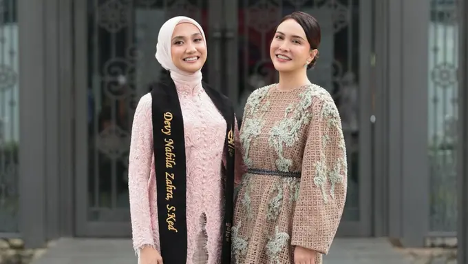 Shandy Aulia Tampil Stunning di Wisuda Keponakan. [@shandyaulia]
