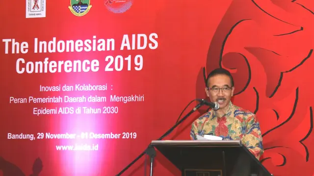 Pj. Sekretaris Daerah Jawa Barat Daud Achmad saat membuka The Indonesian AIDS Conference (iAIDS) 2019 di El Royale Hotel, Kota Bandung, Jumat (29/11/19). (Sumber foto : Humas Jabar).