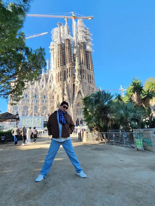 Unggahan RM BTS Saat Jalan-Jalan ke Barcelona. (Foto: Instagram/ rkive)
