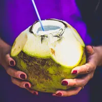 air kelapa/copyright: unsplash/derek story