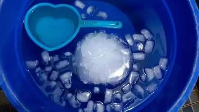 7 Potret Cara Orang Lawan Cuaca Panas Ini Bikin Geleng Kepala