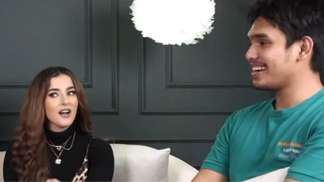 Tasya Farasya dan Manajernya (Sumber: Youtube.com/Tasya Farasya)