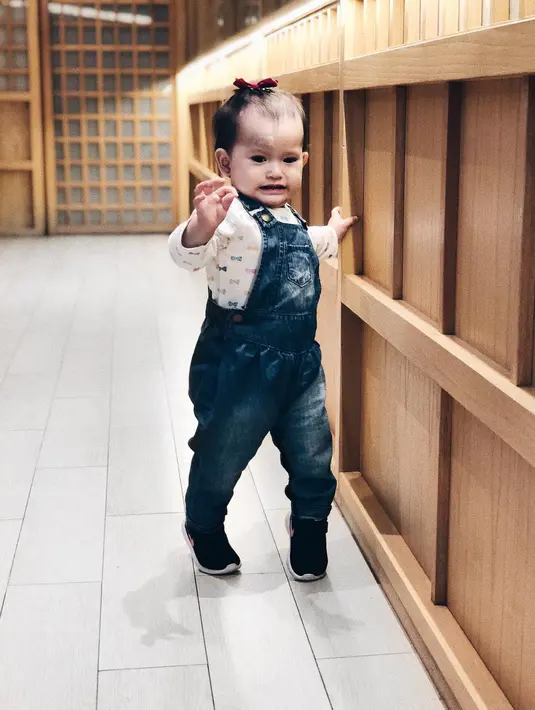 Bayi mungil yang diberi nama Alita Naora Lawi ini mempunyai wajah yang super menggemaskan. Hal itu dapat dilihat dalam beberapa postingan foto yang ada di akun Instagram milik Alice Norin. (Foto: instagram.com/alicenorin)