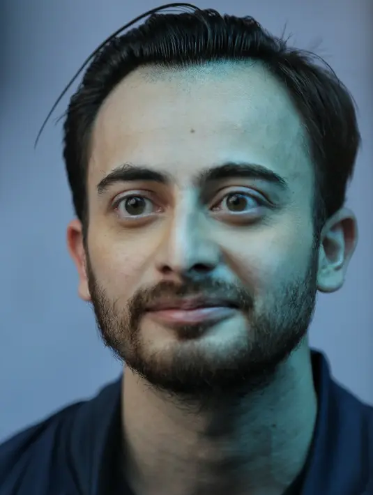 Irvan juga menceritakan awal kedekatannya dengan Cita yang bermula dari hubungan pekerjaan. Keduanya ternyata menjalin kerja sama, dan kabarnya Cita yang ingin berpindah genre musik banyak bertanya pada  Irvan. (Adrian Putra/Bintang.com)