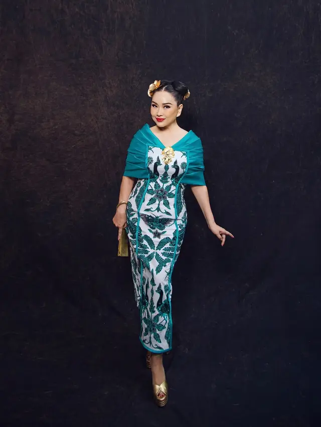Potret Titi DJ saat Pakai Kebaya/Instagram @ti2dj