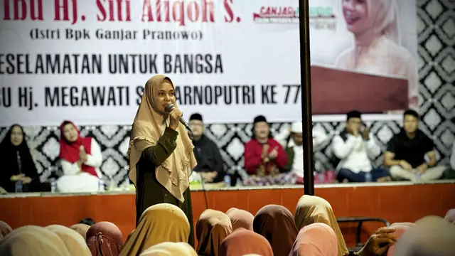 Istri calon presiden nomor urut 3 Ganjar Pranowo, Siti Atikoh Suprianti