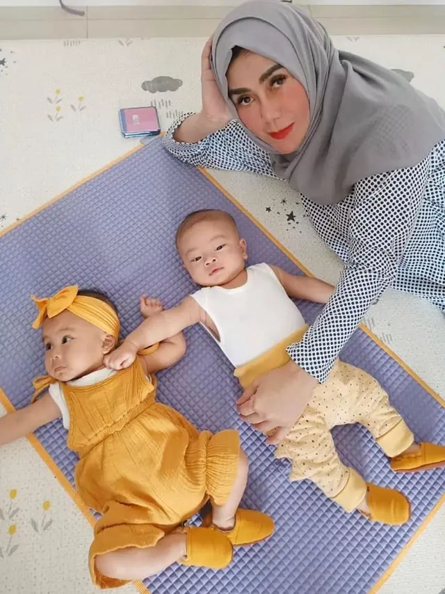 Penuh Kasih Sayang Ini 7 Potret Kebersamaan Amy Qanita dan Cucunya