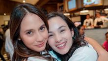 Pevita Pearce dan Chelsea Islan (Sumber: Instagram/pevpearce)
