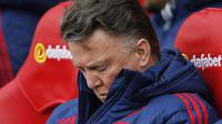Louis Van Gaal optimistis tak dipecat Manchester United seusai kekalahan melawan Sunderland di Stadium of Light, Sabtu (13/2/2016) malam WIB. (Reuters/Carl Recine)