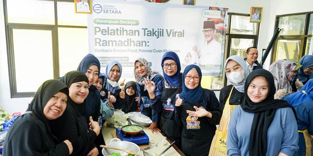 Buka Peluang Usaha Rumahan, Sandiaga Uno Beri Pelatihan Ibu-Ibu Buat Takjil Viral