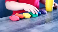 2 Cara Membuat Playdough Homemade dengan Bahan Dapur, Aman Dimainkan Anak