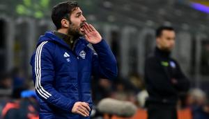 Pelatih kepala Como asal Spanyol, Cesc Fabregas, bereaksi dari area teknis selama pertandingan Seri A Italia antara Inter Milan dan Como di Stadion San Siro di Milan pada 23 Desember 2024. (Piero CRUCIATTI/AFP)