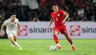 Bek sekaligus kapten Timnas Indonesia, Rizky Ridho menguasai bola saat menghadapi Vietnam pada laga Grup F kualifikasi Piala Dunia 2026 Zona Asia di Stadion Utama Gelora Bung Karno (SUGBK), Senayan, Jakarta, Kamis (21/3/2024). (Bola.com/Bagaskara Lazuardi)