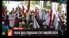 Kericuhan sempat mereda saat demonstran bertemu Kepala Dinas ESDM Provinsi. Namun, karena tidak puas dengan hasil pertemuan itu, massa mencoba menemui langsung gubernur.