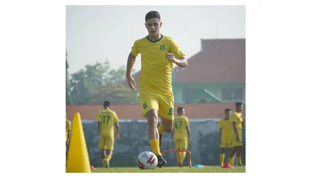 6 Potret Bruno Moreira saat Latihan dengan Persebaya, Siap Hadapi BRI Liga 1