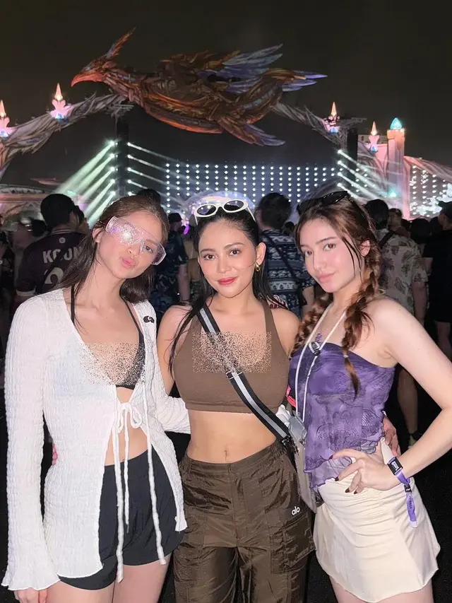 6 Potret Seru Fuji dan Rachel Vennya di Festival Songkran Thailand, Basah Kuyup