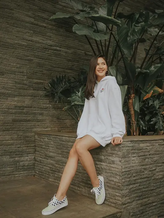 Ditemui di kawasan Kebayoran Baru, Jakarta Selatan, Jumat (24/1/2020), Jessica Mila menuturkan alasannya lebih senang mengikuti kelas kuliah offline atau bertatap muka secara langsung. (Instagram/jscmila)