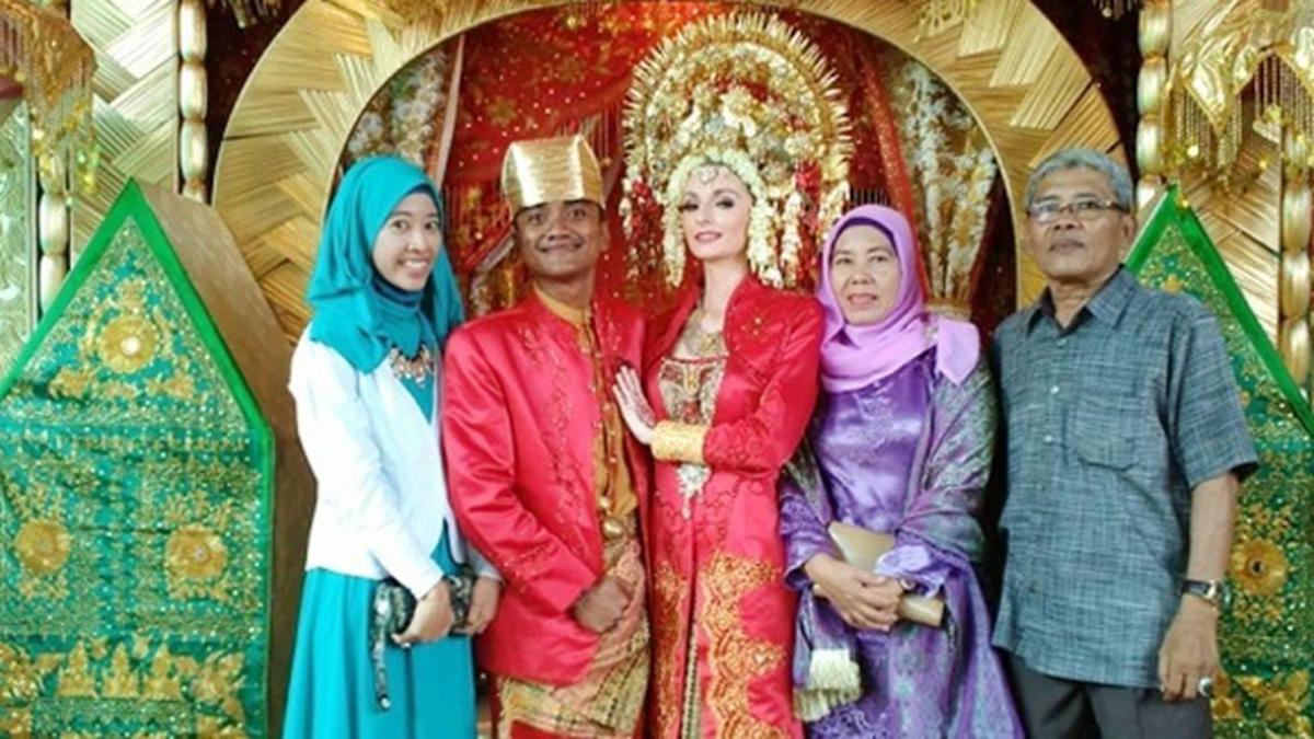 Kisah Romantis Pernikahan Bayu Kumbara Dan Bule Cantik Asal Inggris