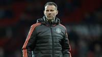Ryan Giggs saat masih menjabat asisten manajer Manchester United pada 25 Februari 2016. (AFP/Oli Scarff)