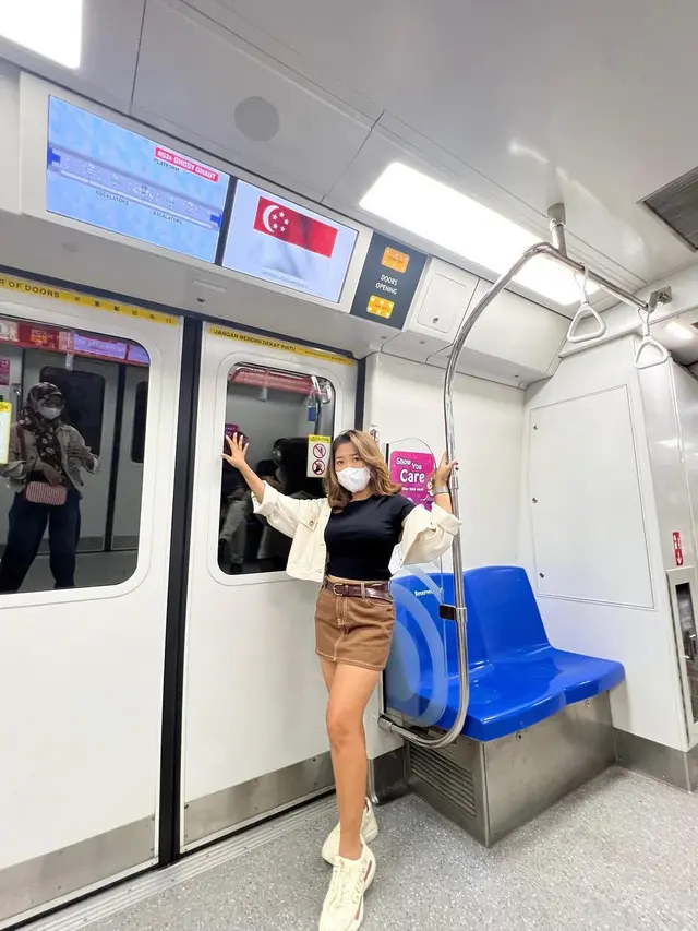 7 Momen Liburan Kiky Saputri di Singapura, Penampilannya Curi Perhatian
