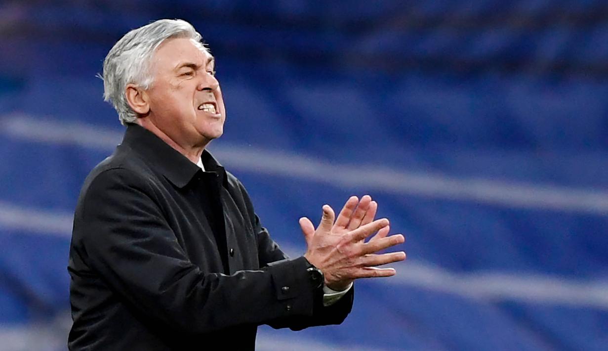 <p>Carlo Ancelotti menjadi pelatih paling senior di semifinal Liga Champions musim ini. Pelatih asal Italia ini juga terbilang paling mentereng dengan tiga gelar juara Liga Champions, paling banyak dibanding tiga pelatih lain yang lolos ke semifinal. (AFP/Oscar Del Pozo)</p>