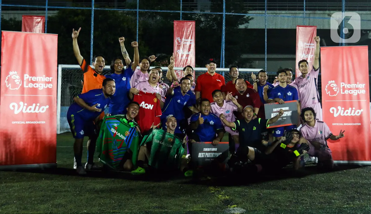 "Dia sebagai legend, mantan pemain profesional dia punya analisis yang cukup dalam, mentalitasnya keliatan banget dia kuat. Jadi dia dalam kondisi apapun tenanh bahkan tadi lawan minta diulang waktu crossbar dia bilang kasih saja tidak apa-apa, kalau gagal bisa coba lagi kedua. jadi benar-benar tenang, tidak ada emosi yang meluap-luap kaya kita di sini," tutur Darius. (Liputan6.com/Herman Zakharia)