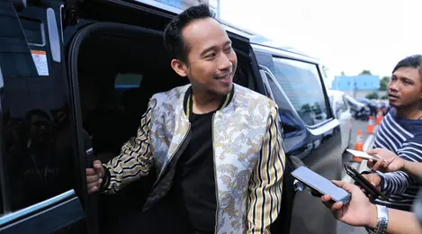 Ibu Denny Cagur Meninggal Dunia Raffi Ahmad Berduka News Entertainment Fimela Com