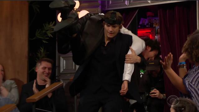 Jin BTS main petak umpet. (YouTube/ The Late Late Show with James Corden)